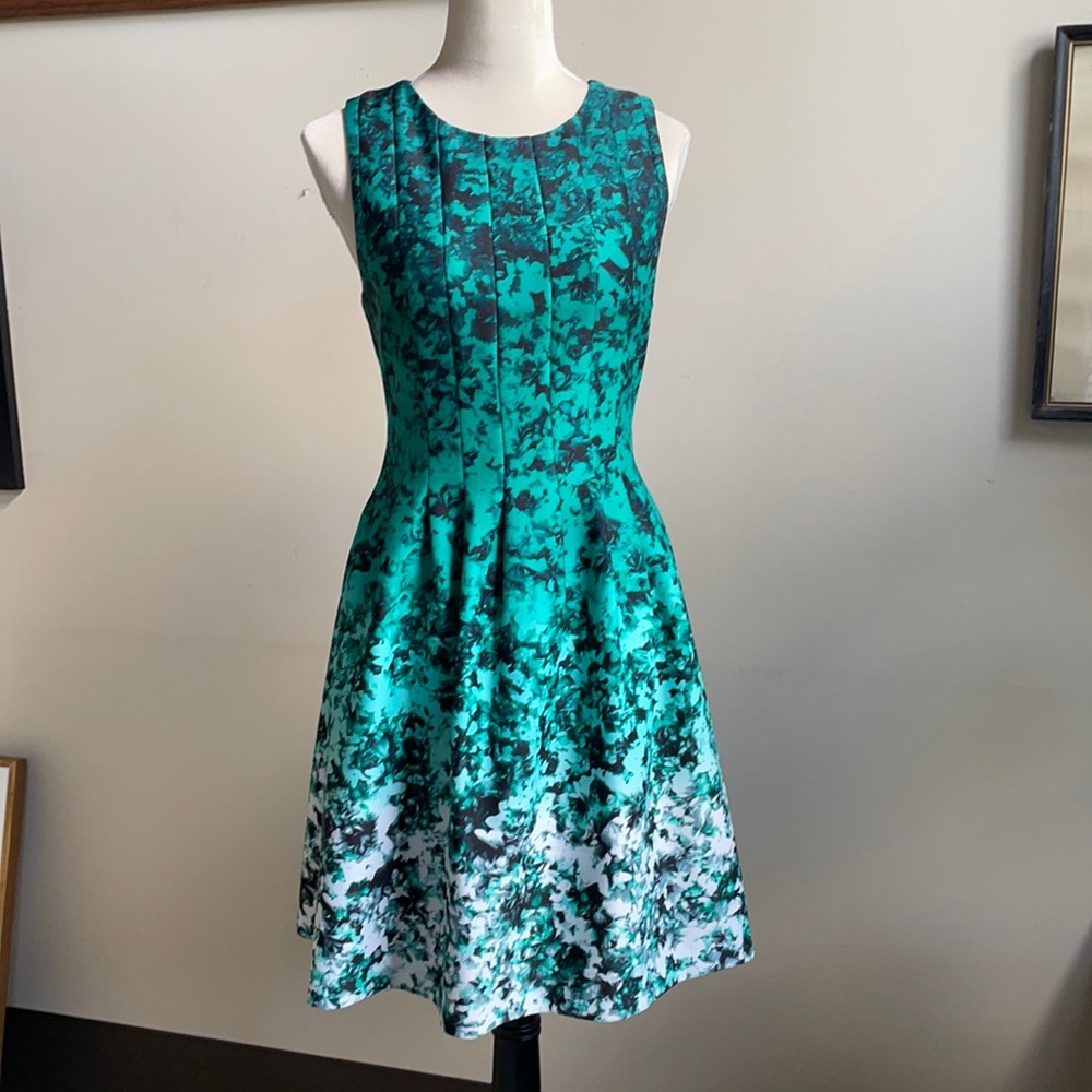 NWOT Vince Camuto Abstract Floral Scuba Dress